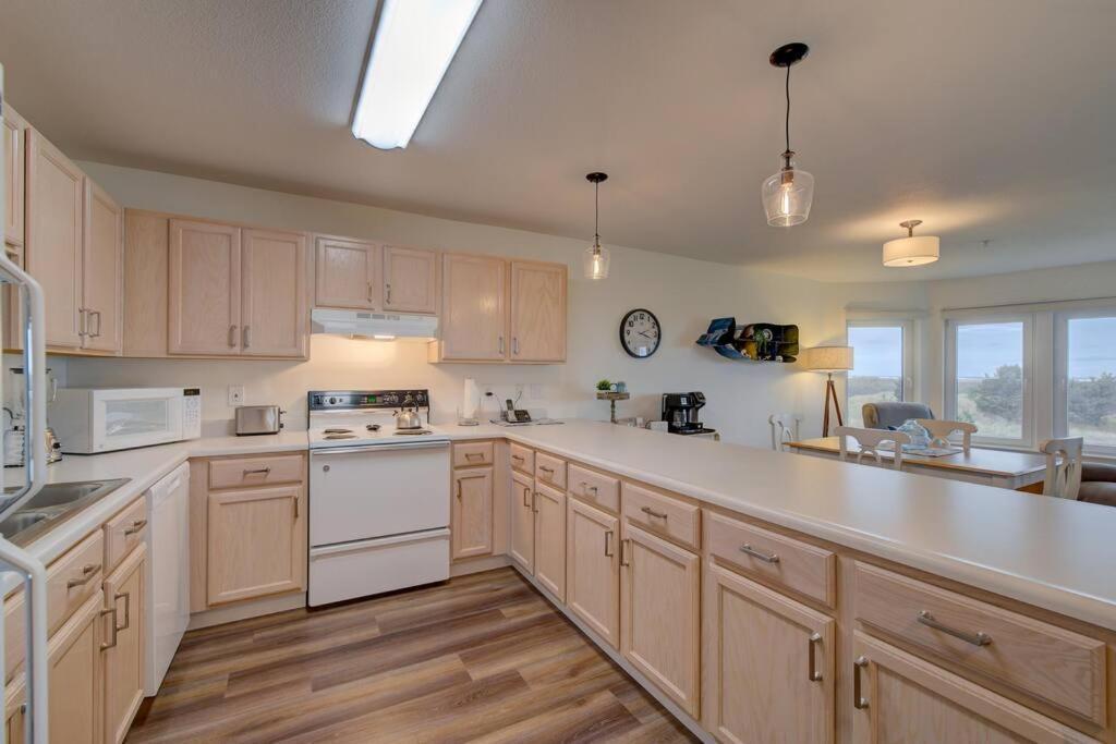 Beach Please-Updated Home With Ocean Views Long Beach Exterior foto