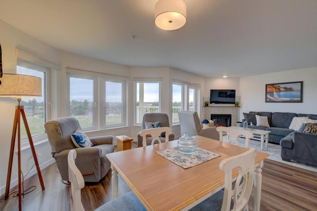Beach Please-Updated Home With Ocean Views Long Beach Exterior foto